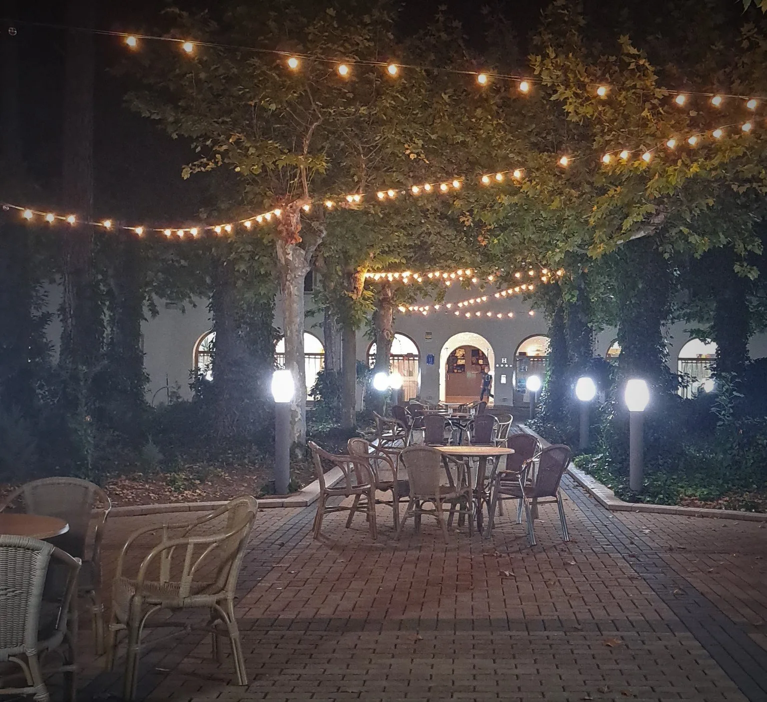 El poblado de Confluent al anochecer
